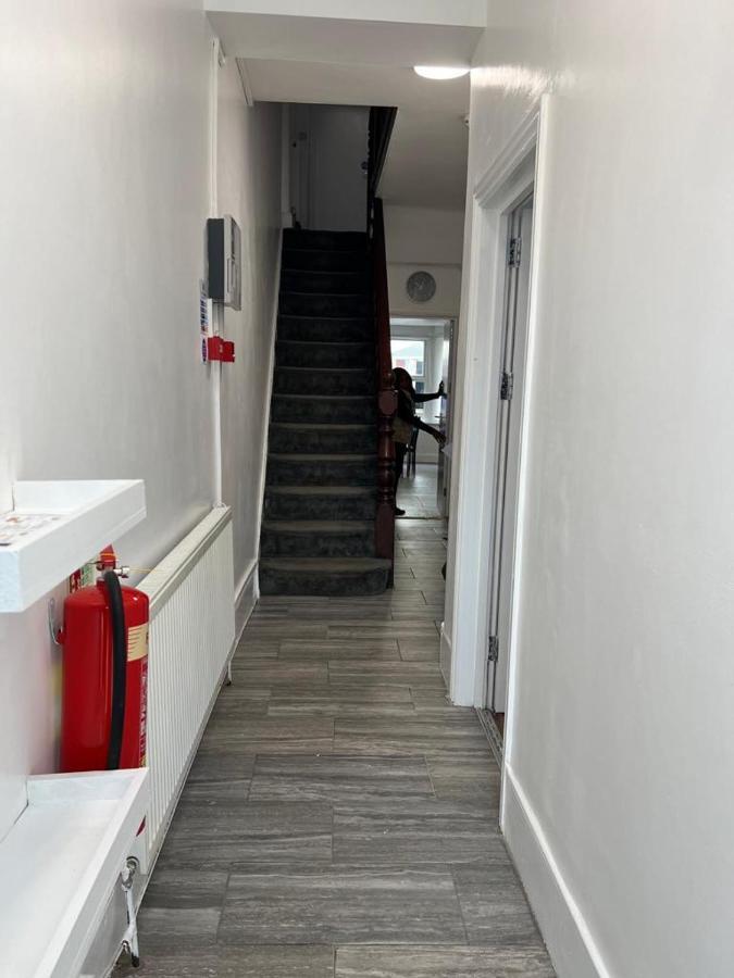 Woodgreen House Hotel Londra Exterior foto